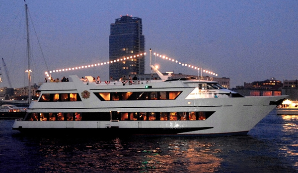 rent a yacht for a night nyc